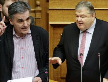 Σφοδρή σύγκρουση στη Βουλή μεταξύ Τσακαλώτου-Βενιζέλου: «Αν ήταν παιδική χαρά το e-mail Χαρδούβελη, γιατί δεν παίξατε;»